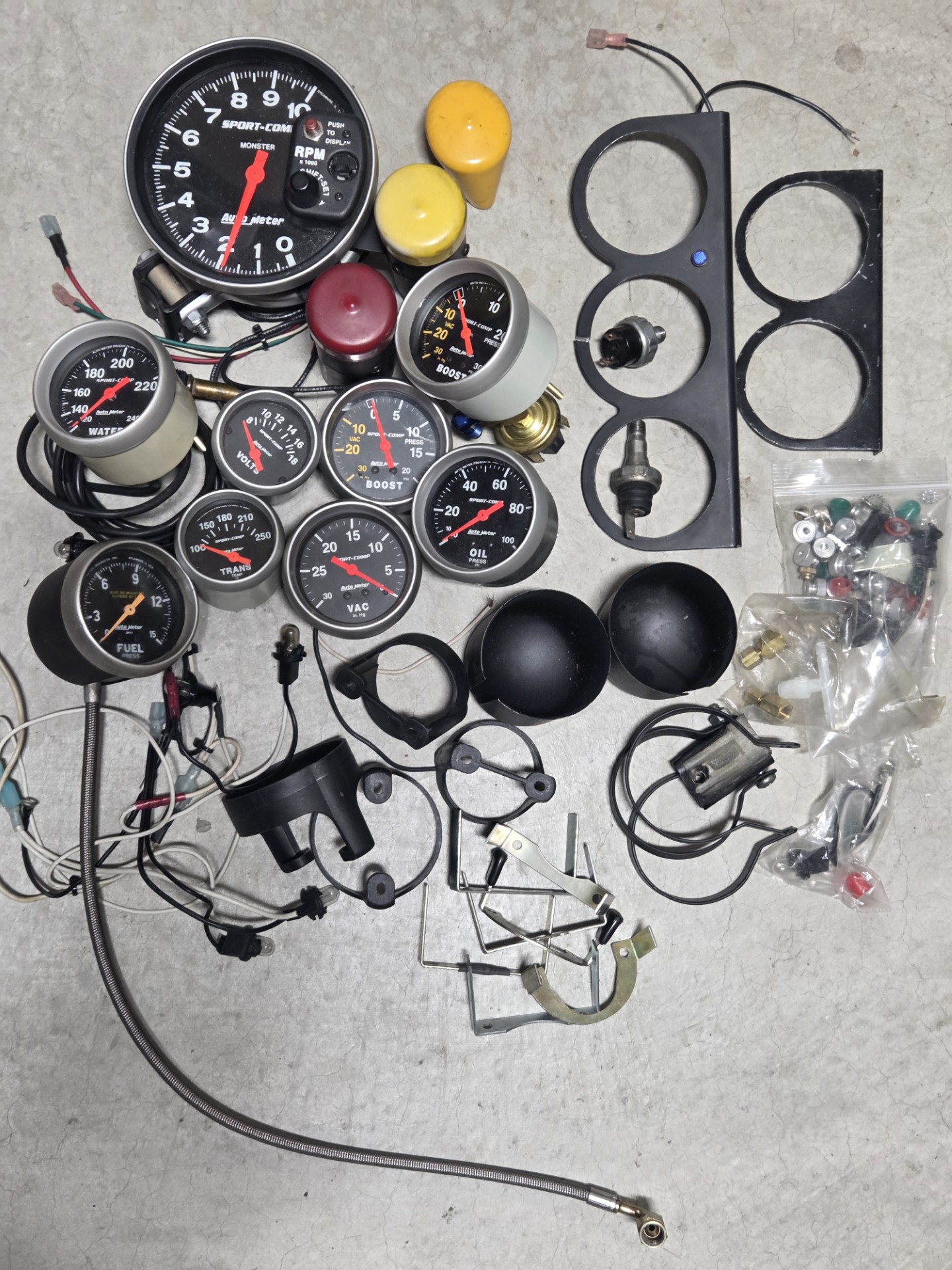 Autometer sport / pro-comp - 9 gauges + lights, accs, brackets, senders